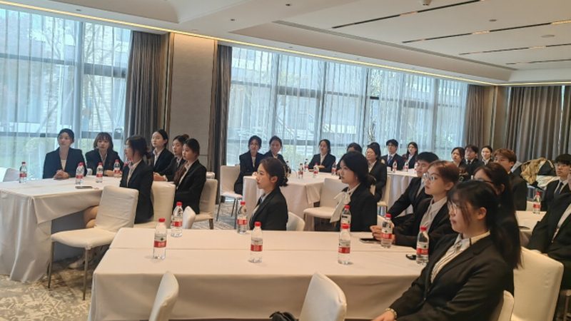 跟团游：省心省力，但行程受限